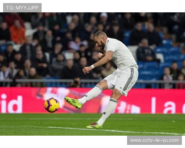 皇马3-0巴列卡诺，主场攻势足球瓦解对手密集防守